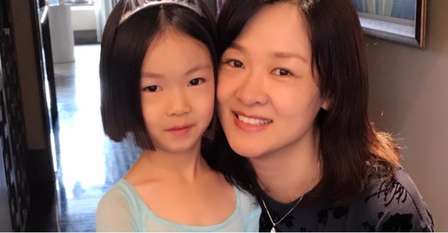 央视美女主持,李小萌的老公身份曝光,网友:难怪一直不愿意公开