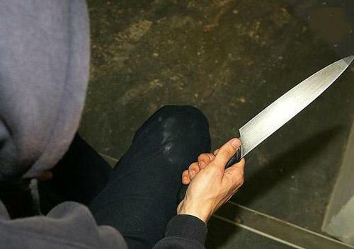 深圳又出一位"龙哥",挑衅工厂打工仔,谁知被反杀!