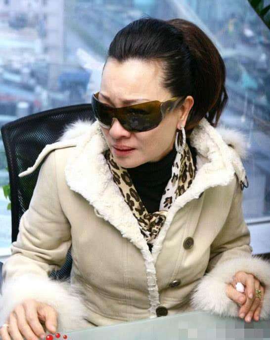 她是名副其实的天后曾获迈克杰克逊的赞扬今因儿子再走红