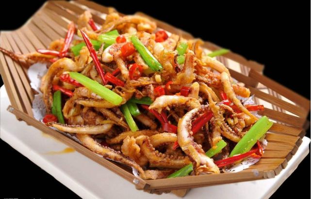 爆炒鱿鱼的正宗做法,步骤简单一学就会,香辣入味比饭店的还好吃