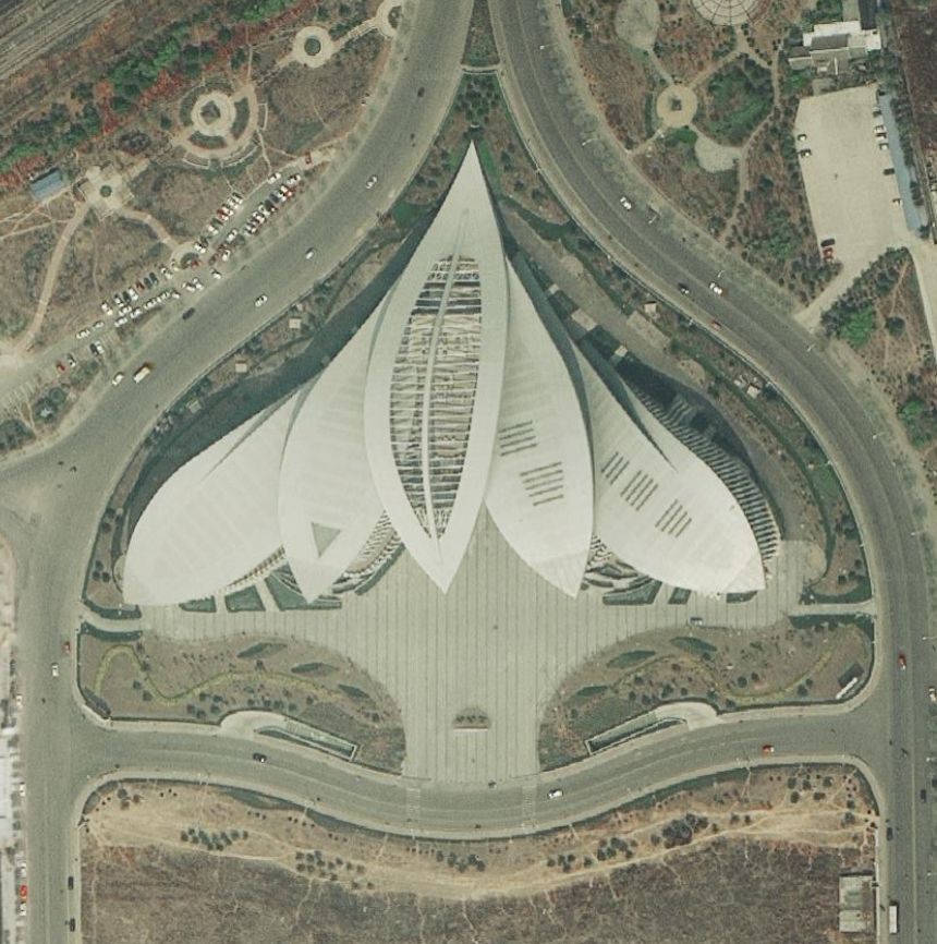 1,提示:看下图,猜某城市的地标建筑,它的外观仿佛那优雅的"白玉兰"