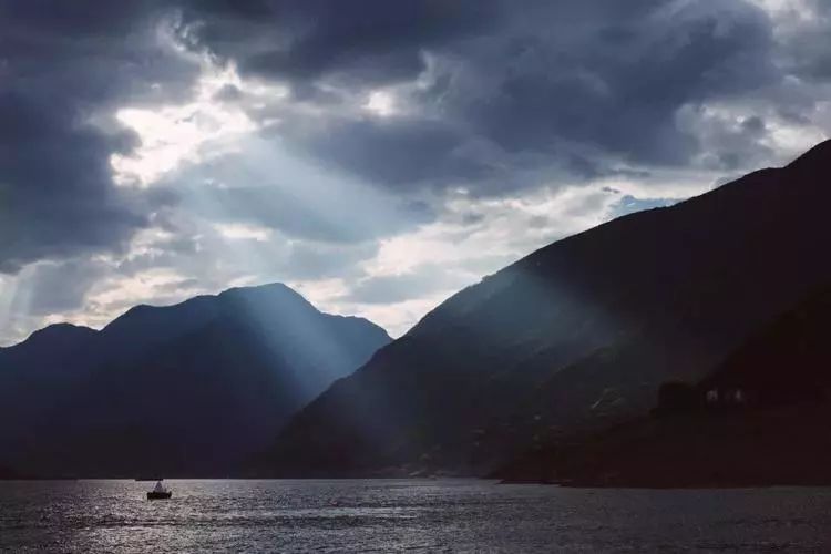 江湖情义在,似是故人来--专访贾樟柯:我不要成