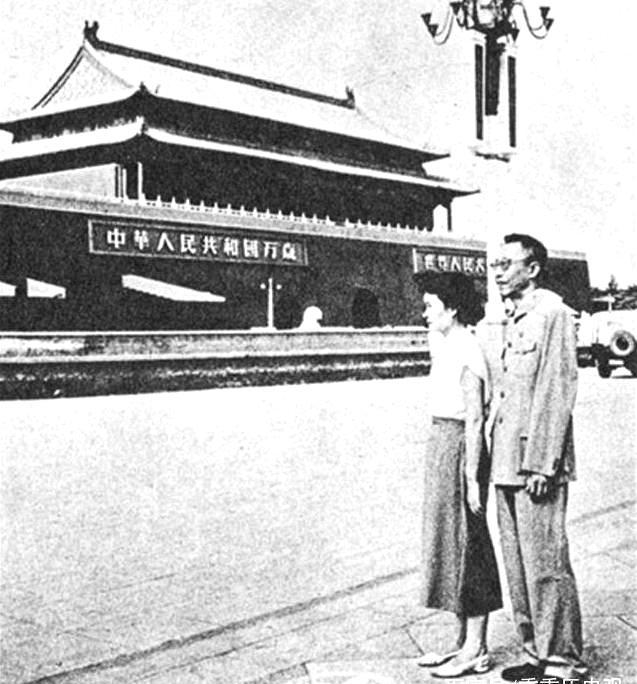 溥仪和妻子重游故宫,遇见一老人脸色瞬间大变