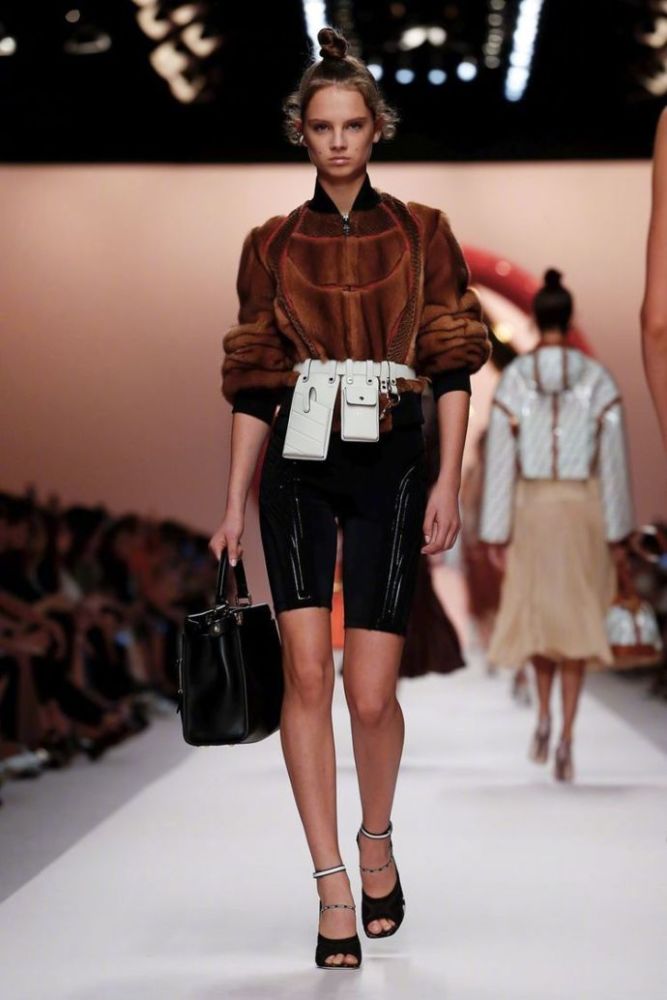 fendi 2019米兰春夏时装周大秀 回归经典卡其色