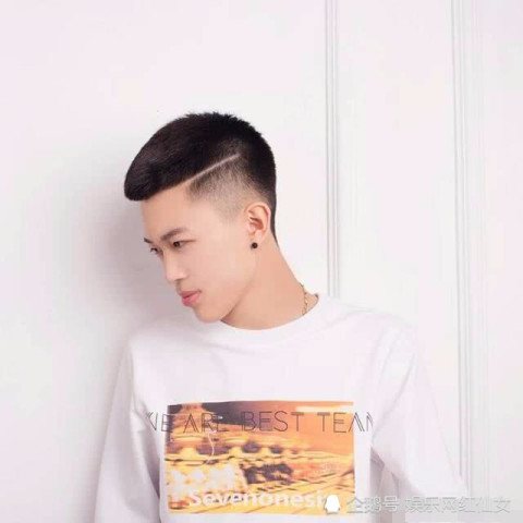 牌牌琦睡的两个女徒弟,小伊伊力捧兮妹却赶