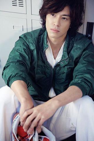 曾与25名女孩约会,人称"黑道太子爷",却唯独宠溺陈乔恩!