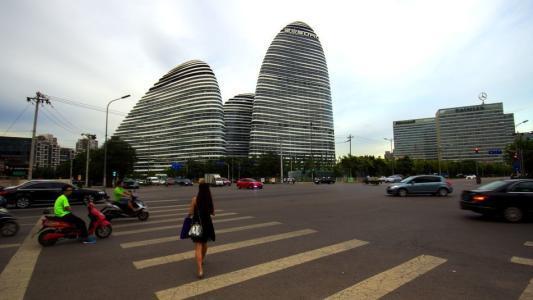 北京市的望京区,几十万韩国人扎堆此地,望京街