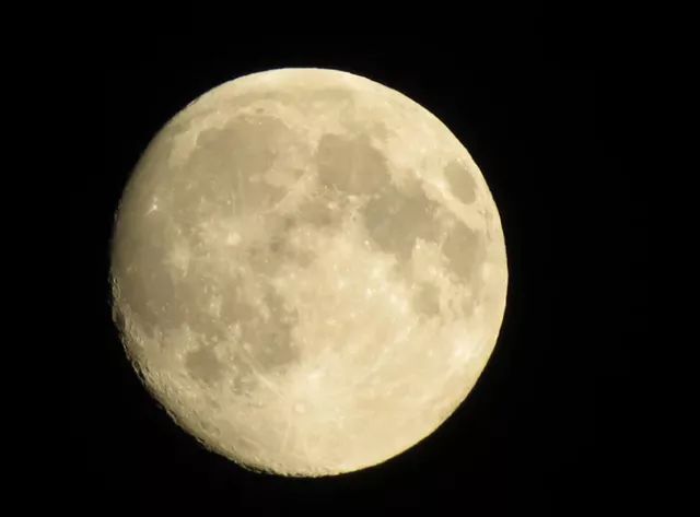 文化圈|佳节共赏天上月，中秋一品人间情。爱诺烘焙赖皮月饼，送给你最真情的中秋！