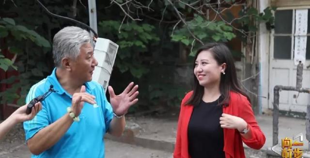 卫视热播的全国首档市民与公共领域对话的社会民生类节目《向前一步》