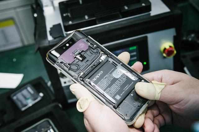 首批苹果XsMax出事了,实测信号掉链子表现不