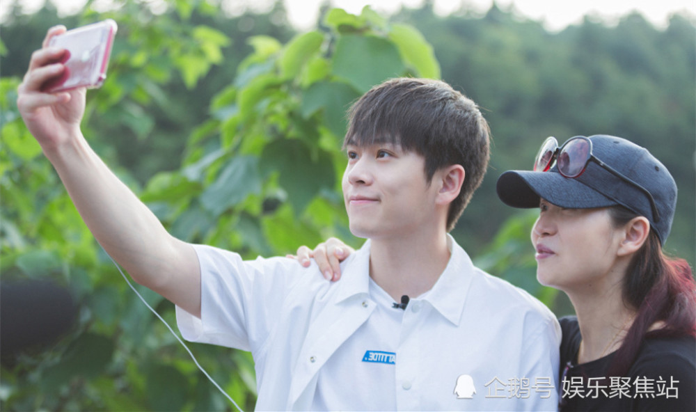 《我家那小子》最尴尬镜头,武艺妈妈过生日穿