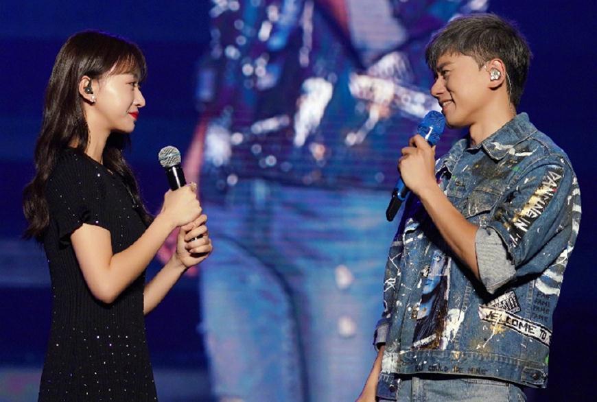 郭晓东程莉莎吴谨言现身张杰演唱会,网友:你是