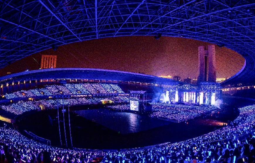 郭晓东程莉莎吴谨言现身张杰演唱会,网友:你是