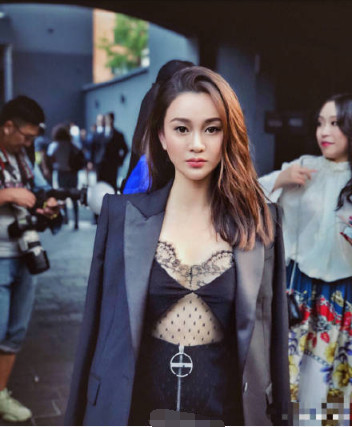 张芷溪发文疑暗指曾遭吴秀波骚扰:人在做天在