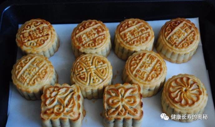 一口月饼半斤油?中秋吃月饼前先看看这篇文章