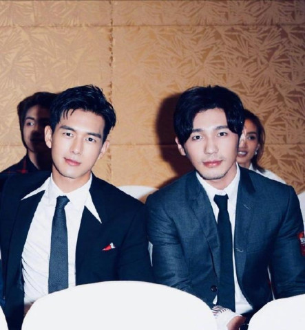 李现和白宇真是傻的可爱,在别人的婚礼上笑得露出大白牙