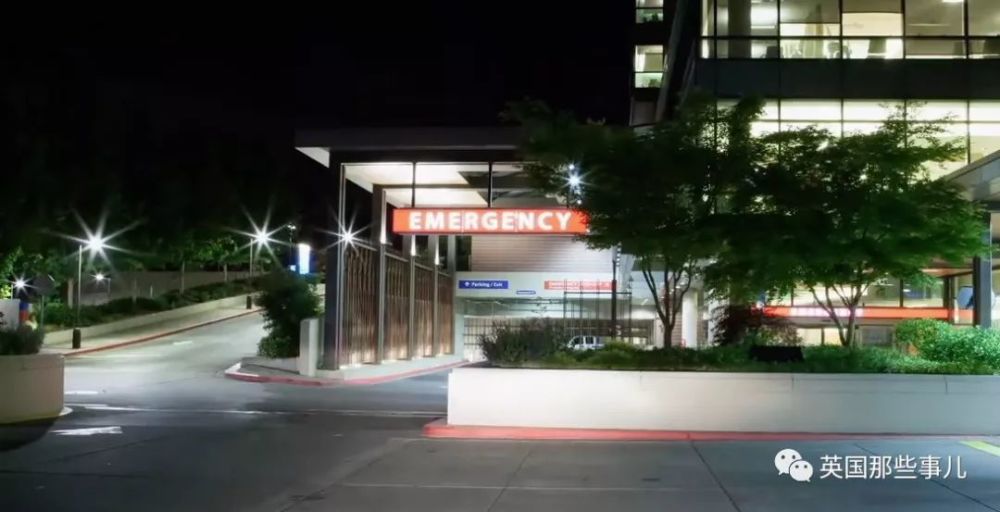 不学无术的小混混在街头遭遇暴打,醒来成了几