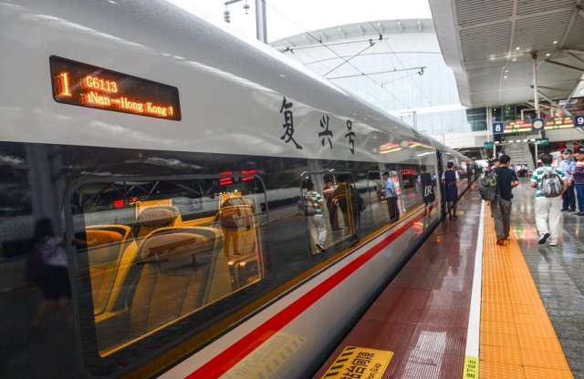 长沙客运段对过港列车工作人员进行"三语"培训