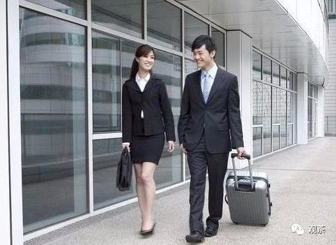 出差:银行对公客户经理的考验,与女行长出差的