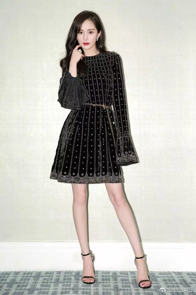 杨幂出席多伦多全程耍大牌,黑衣冷脸实在不是