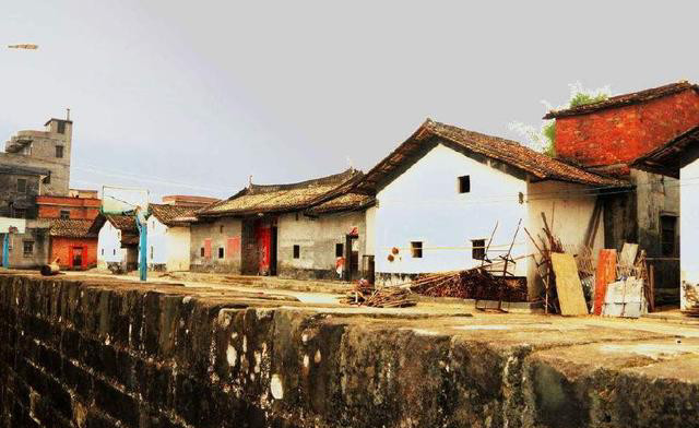 老房子要被强拆,新农村建设也没给补偿,现在又