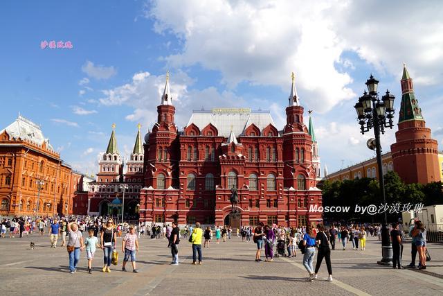 它是莫斯科的中心,叫红场却不是因为红色
