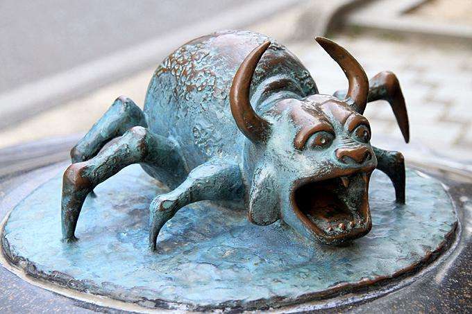 神话史上两个牛僵尸,一个夜里梦游,一个冬死夏生