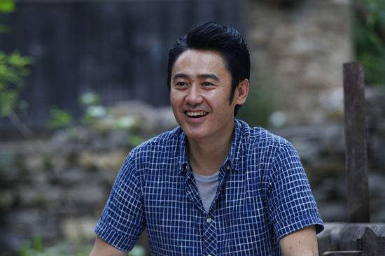 "忽悠"初恋结婚,却娶了大他三岁的何震亚,消失匿迹的吴秀波