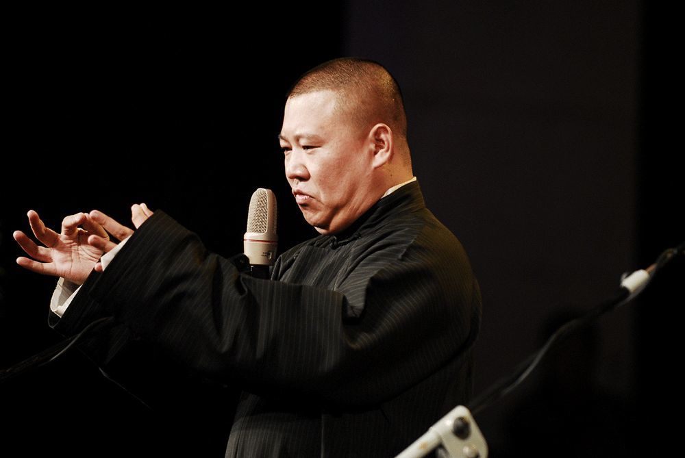 郭德纲|德云社缺钱，郭德纲违背数十年承诺再代言，这次不用担心“翻车”了