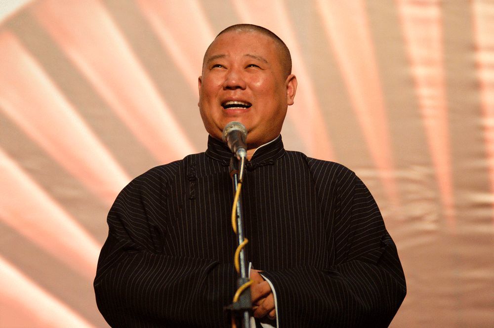 郭德纲|德云社缺钱，郭德纲违背数十年承诺再代言，这次不用担心“翻车”了