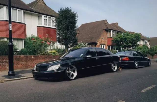 十年前都是大哥们的座驾,蝴蝶奔w220改装