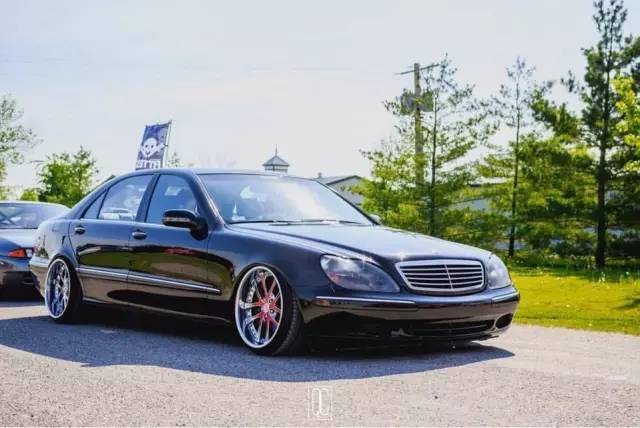 十年前都是大哥们的座驾,蝴蝶奔w220改装