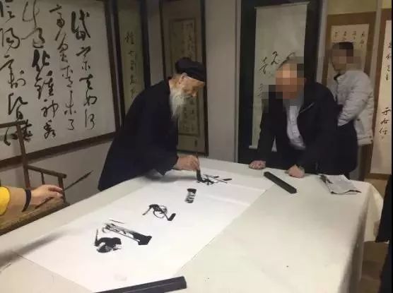 书法|道长书法卖到上亿元，书法专业人士却说“看不懂”！