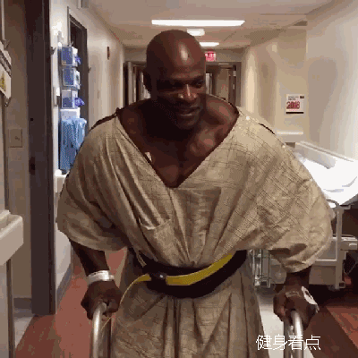 健美传奇罗尼库尔曼,可能再也无法走路了,网友:这样真值得吗?