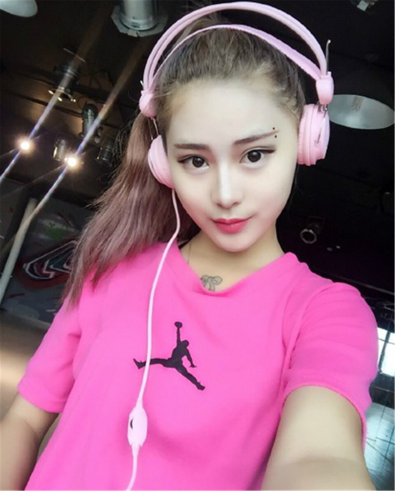 《变形计》中她被封"夜店女王",直言特别享受:男生舔鞋不算啥