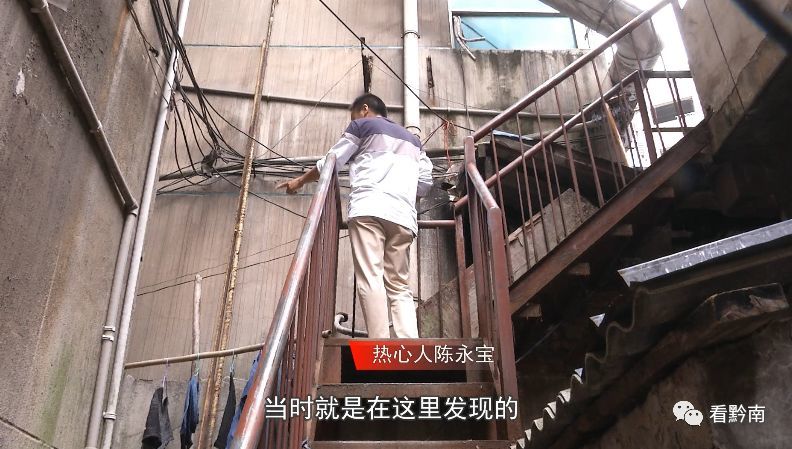 男子深夜听到哭声 臭水沟里竟掏出一名新生婴儿