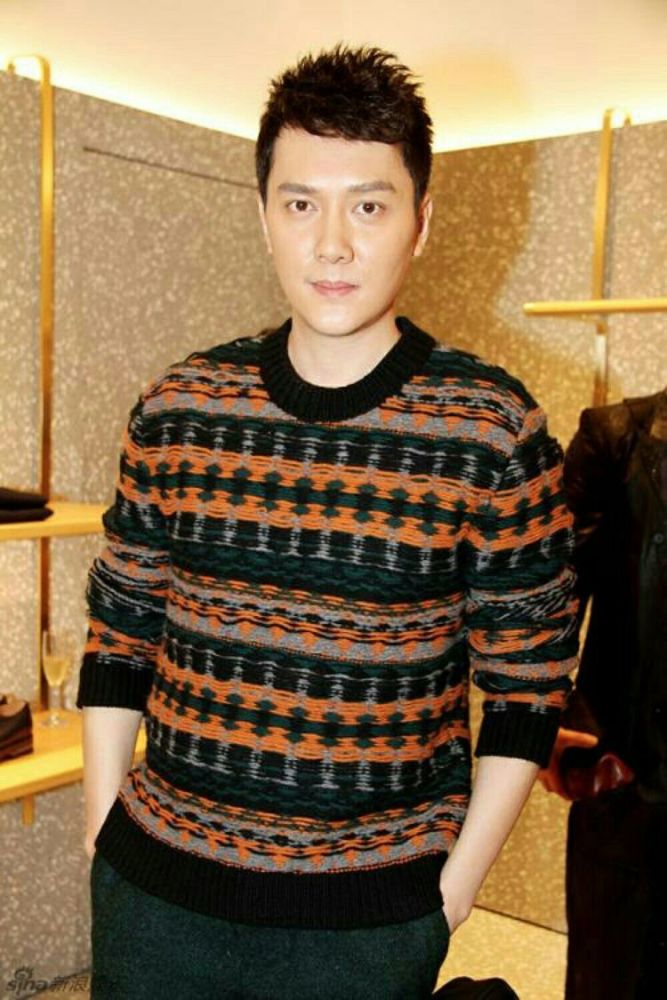 冯绍峰殷实家境曝光,父亲是国内商业巨头身价