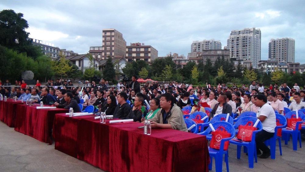云南昆明:晋宁区卫计系统举行庆祝改革开放40