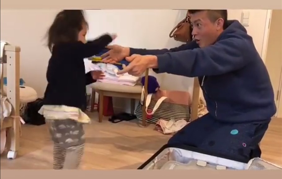 陈冠希女儿表演即兴舞蹈,最后一个pose太可爱