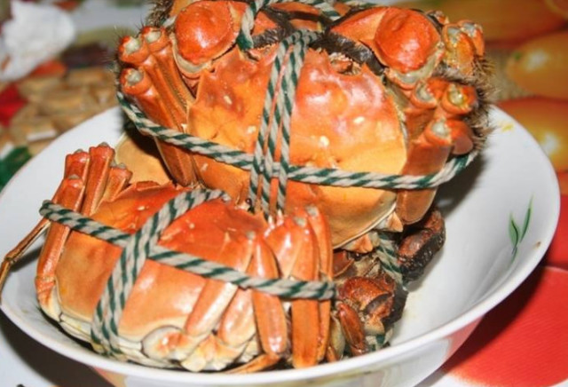 拼多多果园抽到特价券,男子69元买8只大闸蟹,