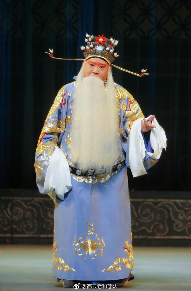 为什么会拜京剧大师赵麟童先生当老师那?郭德纲不是说相声的吗?