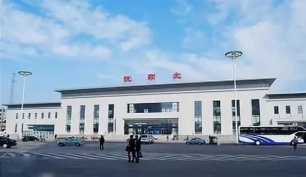 十一期间抚顺北站加开一对旅游专列,一起去长白山看红叶