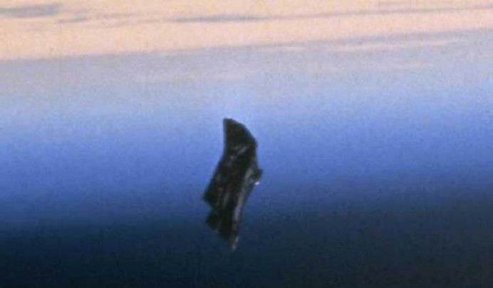 发现诡异卫星黑暗骑士,运动轨迹竟不受重力的