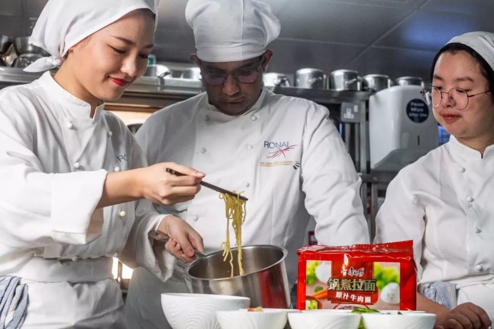 如果外国没有康师傅,多少人要打飞的回家吃面