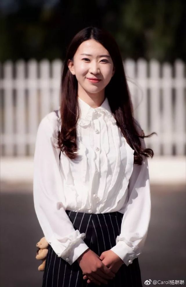 高速路上,漂亮女孩不顾母亲劝阻,跳下车一路狂奔连救3人|高速路|杨琳