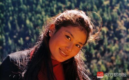 21岁的"松茸西施"格绒卓姆,在快手有107万粉丝.