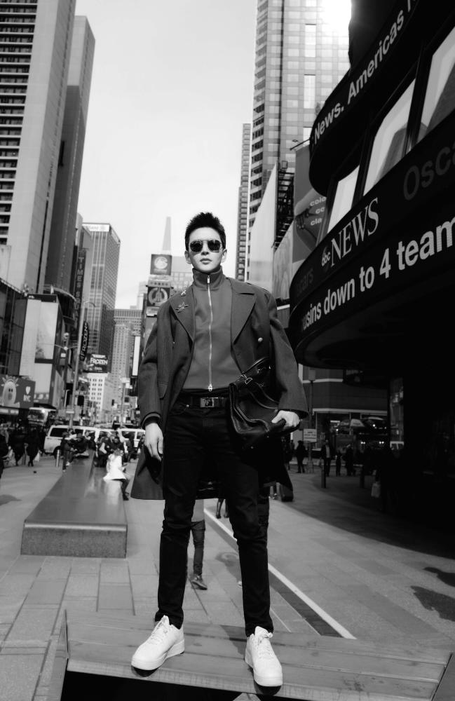 黄宥明掀起紫禁城英语热潮 李玉不忘初心继续