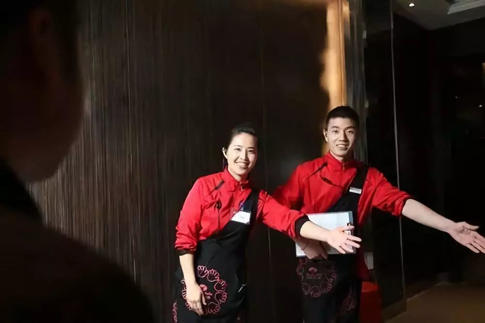 海底捞员工平均年薪超6万,绩效文化早已淘汰家