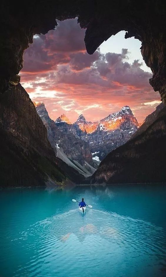 划一小船,观一心形风景,层林尽染,好美!