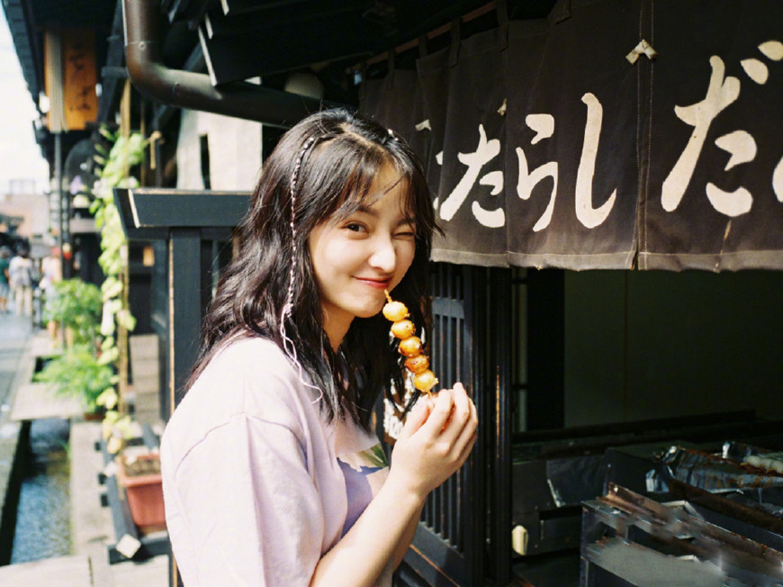 武大校花黄灿灿游日本,换5套造型,清纯依旧